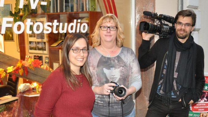 (v.l.n.r. Astrid Sonntag – Marketing, Jana Gerundt – Geschäftsführung, Nils Geldner – Foto & Film)